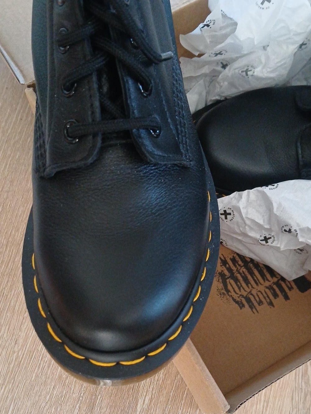 Dr. Martens Black Soft Leather 8-Eye Lace-Up Boot Virginia US 7 New In Box